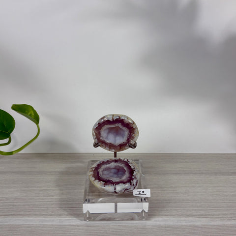 Druzy mermaid box featuring a split purple agate geode on a clear acrylic stand with a white label marked I3.