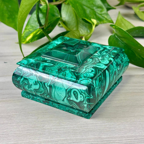 Square malachite jewellery box featuring vibrant green swirling patterns and a polished, smooth finish.