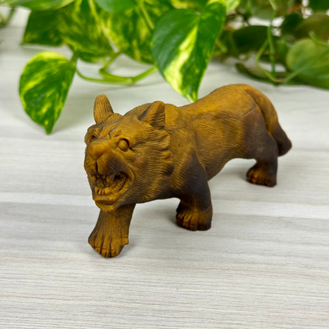 Extremely Detailed Tiger's Eye Carving - Bertholdt