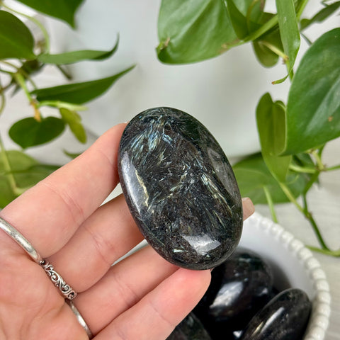 Arfvedsonite Palm Stone