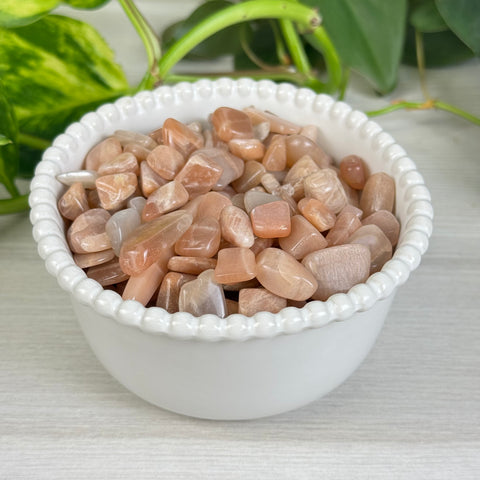Peach Moonstone Chips (100g)