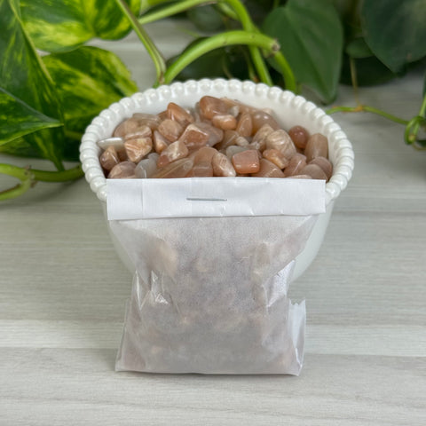 Peach Moonstone Chips (100g)