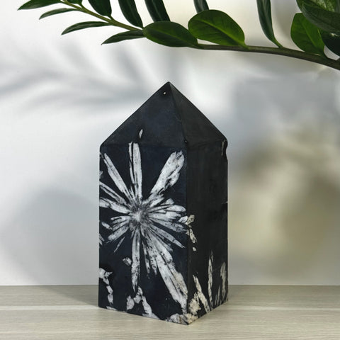 Black chrysanthemum stone tower with white floral patterns, L size.