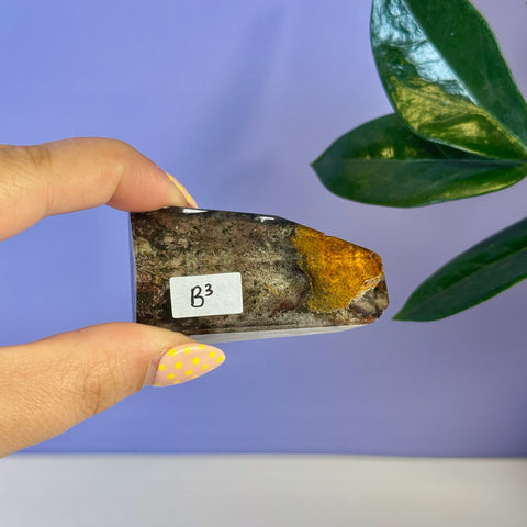 Garden Quartz Free Form, variant B3, with earthy brown and vibrant yellow inclusions.