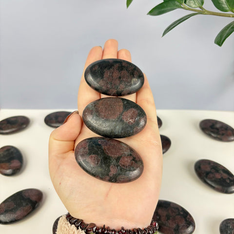 Gothic Garnet Palm Stone (Imperfect) - Kenna's Crystals