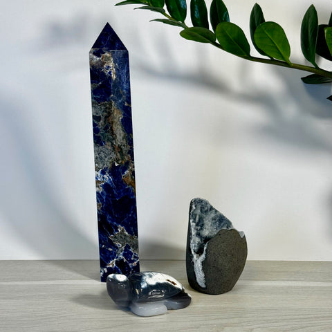 Kenna's Stylized Imperfect Bundle J2: Dark blue sodalite crystal tower, black and white turtle, and a dark grey geode.