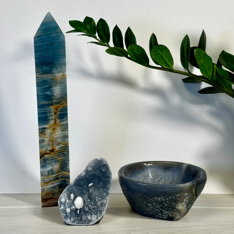 Kenna's Stylized Imperfect Bundle: Blue onyx tower, dark geode, and gray crystal bowl.