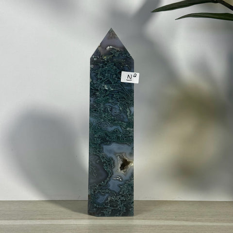 Tall, polished moss agate tower (N2) with deep green patterns, white, and a small geode inclusion.
